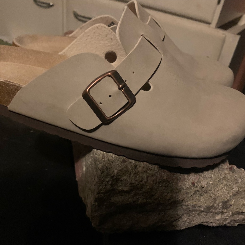 cushionaire clogs size 9